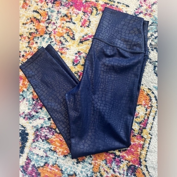 Carbon38 Takara High Shine Leggings Navy Croc Print - Picture 1 of 7